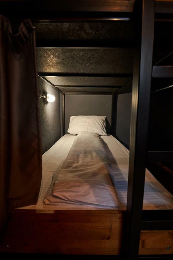 Bed Stage Hostel Braşov Esterno foto